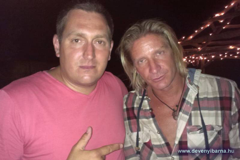 Pint�r Tibor sz�n�sszel